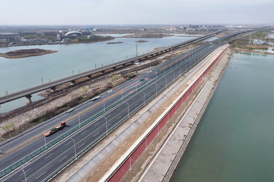 今年8月通車!烏瑪高速惠農(nóng)至石嘴山段建設(shè)沖刺收尾